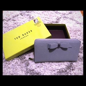 🔥!!SOLD!!🔥Ted Baker Bow wallet